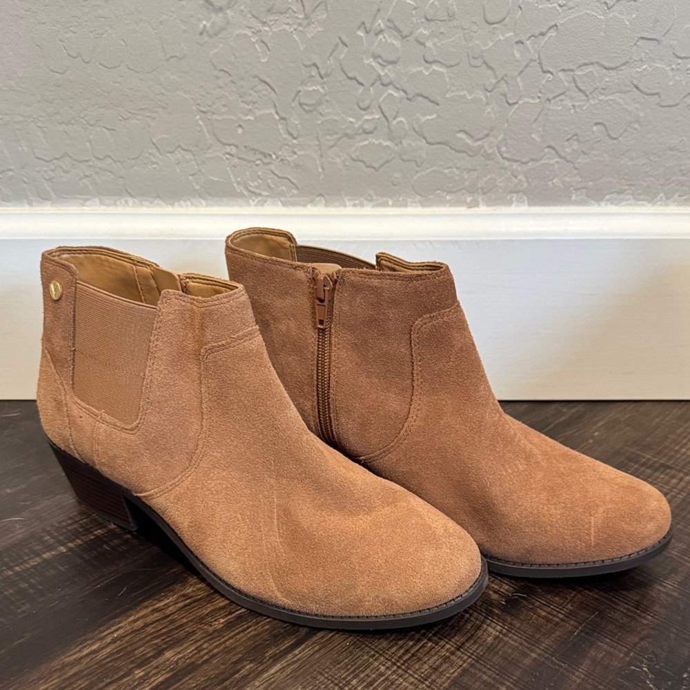 VIONIC Women's Tan Suede Ankle Boots - Picture 3 of 8